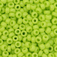 Perles de rocailles Miyuki 8/0 Opaque chartreuse green 8-416