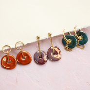Sets d'inspiration Comment incorporer des perles en céramique grecque dans vos bijoux ?
