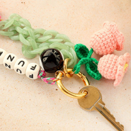 Sets d'inspiration Pendentifs colorés avec porte-clés crochetés et pendentifs en résine