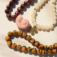 Sets d'inspiration Créez des colliers d'automne avec notre collection de perles acryliques et en résine