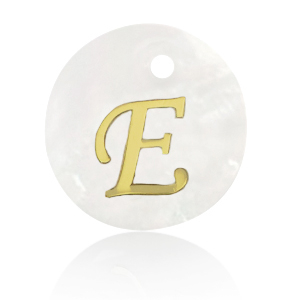 Pendentifs coquillage specials lettre E Dor&eacute;-blanc (couleur naturelle)
