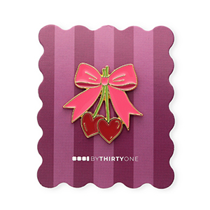 BY31&reg; Pin n&oelig;ud avec cerises sur la carte Rouge bourgogne-rose hot-vert mousse-dor&eacute;