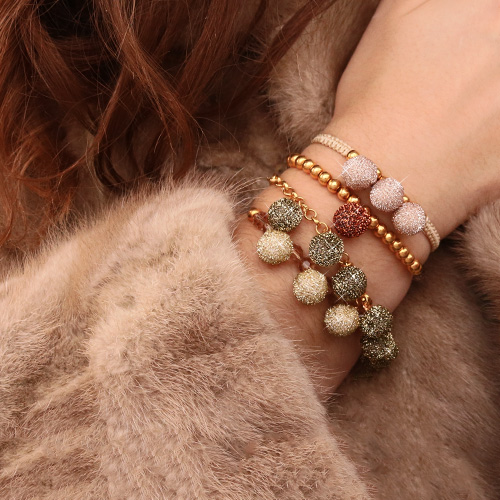 Bracelets festifs avec des nouveaux pompons scintillants