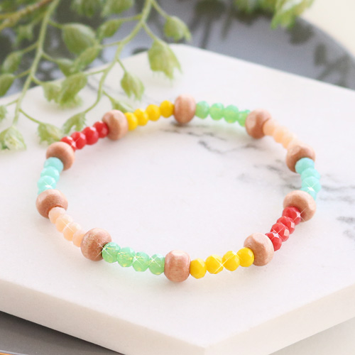 Bracelets super color&eacute;s avec perles &agrave; facettes