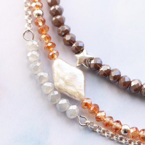 Confectionner des bijoux avec des perles &agrave; facettes