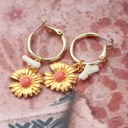 Confectionnez des bijoux d&rsquo;&eacute;t&eacute; avec des breloques et des connecteurs fleur en m&eacute;tal DQ