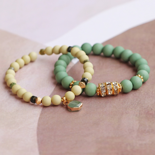 Inspiration de bijoux tendance avec des perles acryliques aux superbes couleurs