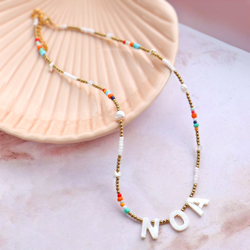 Soyez cr&eacute;atif(ve) avec des pendentifs et des perles en coquillage