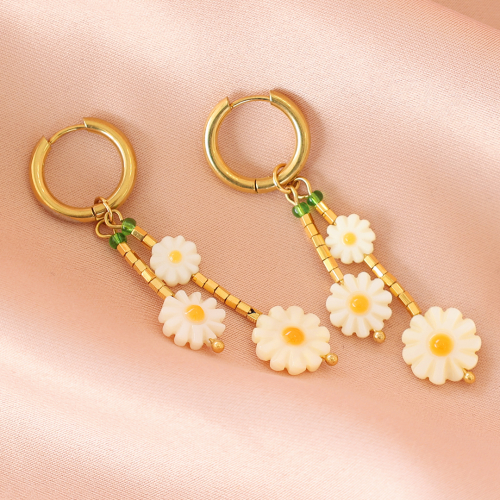 Comment incorporer des perles coquillage en forme de fleur dans votre collection de bijoux
