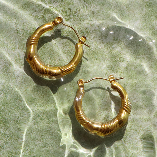 Comment personnaliser ces boucles d'oreilles en acier inoxydable ?