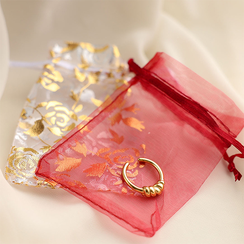 De beaux sachets &agrave; bijoux en organza pour votre collection d'hiver