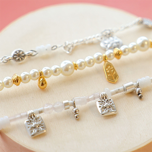 Inspiration bijoux avec breloques en m&eacute;tal DQ