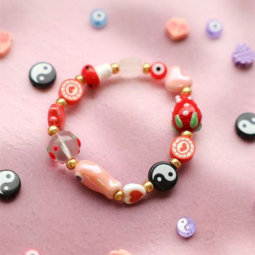 Laissez-vous inspirer! Cr&eacute;ez des bracelets en perles avec une touche d&rsquo;originalit&eacute;.