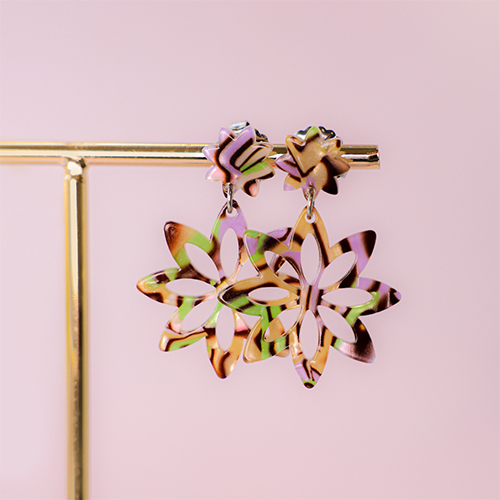 Cr&eacute;ez une collection d'&eacute;t&eacute; avec des pendentifs en r&eacute;sine et acier inoxydable