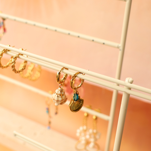 Beaux pr&eacute;sentoirs &agrave; bijoux pour mettre en valeur tous vos bijoux