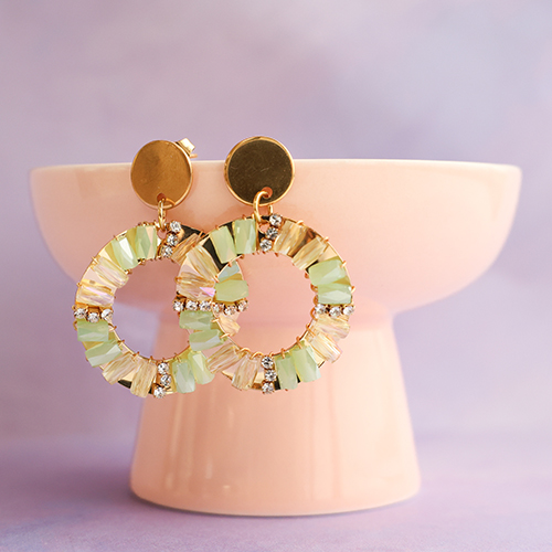 Inspirez-vous avec des pendentifs et boucles d'oreilles &agrave; facettes