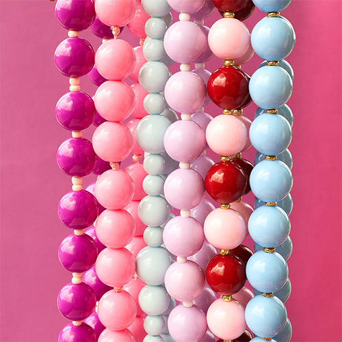 Cr&eacute;ez une collection de bijoux tendance avec des perles rondes en acrylique