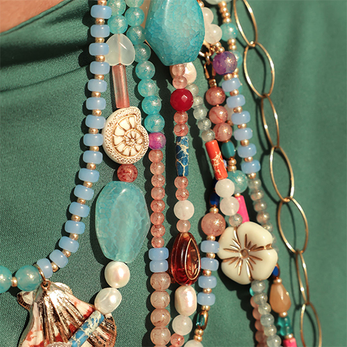 Cr&eacute;ez des colliers color&eacute;s avec des perles rondes
