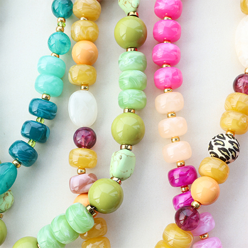 Cr&eacute;er des bijoux avec des perles acryliques