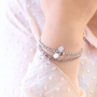 De diff&eacute;rents bijoux avec des pendentifs en verre Crystal Glass