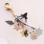 Bracelets et porte-cl&eacute;s avec magnifiques pendentifs boh&egrave;mes