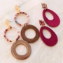 Boucles d&rsquo;oreilles tendance avec des pendentifs en velours !