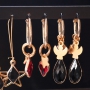Boucles d&rsquo;oreilles fantaisies en Crystal Glass et m&eacute;tal DQ