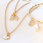 Faire des bijoux tendance avec des breloques alphabet