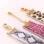 Fabriquez vous-m&ecirc;me des boucles d&rsquo;oreilles et bracelets avec les nouveaux pendentifs en r&eacute;sine + ruban &eacute;lastique imprim&eacute; serpent