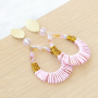 Laissez-vous inspirer : fabriquez des boucles d'oreilles avec des pendentifs en r&eacute;sine !
