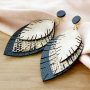 Fabriquez des boucles d&rsquo;oreilles/porte-cl&eacute;s avec des pendentifs en simili cuir  