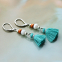Lancez-vous avec les perles en bois et confectionnez de superbes bracelets