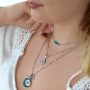 Avec les nouvelles breloques horoscope en m&eacute;tal TQ laiton, vous allez pouvoir confectionner ces colliers et boucles d&rsquo;oreilles :