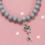 Voici comment confectionner de superbes bracelets avec nos perles acryliques : 