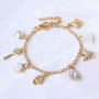 Boucles d&rsquo;oreilles et bracelets tendance avec des breloques et des connecteurs en zirconium :