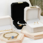 Pr&eacute;sentez vos bijoux en beaut&eacute; sur nos tous nouveaux pr&eacute;sentoirs et cr&eacute;ez d&rsquo;&eacute;l&eacute;gants cadeaux avec nos bo&icirc;tes &agrave; bijoux :