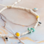 D&eacute;couvrez ici comment confectionner des bijoux tendance avec des perles, des breloques et des connecteurs arc-en-ciel en m&eacute;tal DQ 