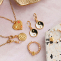 Inspiration pour des bijoux tendance raffin&eacute;s avec des breloques et des perles en m&eacute;tal DQ 
