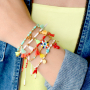 Lancez-vous avec les mini pompons pour confectionner des bracelets de poignet et de cheville color&eacute;s et fun ! 