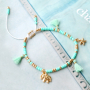 Lancez-vous avec les mini pompons pour confectionner des bracelets de poignet et de cheville color&eacute;s et fun ! 