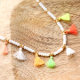 Lancez-vous avec les mini pompons pour confectionner des bracelets de poignet et de cheville color&eacute;s et fun ! 