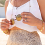 Confection de bijoux d&rsquo;&eacute;t&eacute; tendance avec des perles coquillage, des perles en verre et bien d&rsquo;autres &eacute;l&eacute;ments fun ! 