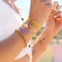 Confection de bijoux d&rsquo;&eacute;t&eacute; tendance avec des perles coquillage, des perles en verre et bien d&rsquo;autres &eacute;l&eacute;ments fun ! 
