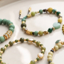 Inspiration de bijoux tendance avec des perles acryliques aux superbes couleurs