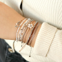 Collection de bracelets &eacute;l&eacute;gants avec des perles h&eacute;matites
