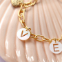 Soyez cr&eacute;atif(ve) avec des pendentifs et des perles en coquillage