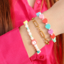 Bijoux de la Saint-Valentin avec perles en polym&egrave;re color&eacute;es