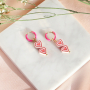 Bijoux de la Saint-Valentin avec perles en polym&egrave;re color&eacute;es