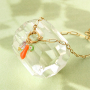 Inspiration de bijoux avec pendentifs en r&eacute;sine Mano fico en r&eacute;sine