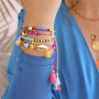 Comment incorporer des pompons aux bracelets et aux lani&egrave;res &agrave; lunettes ?